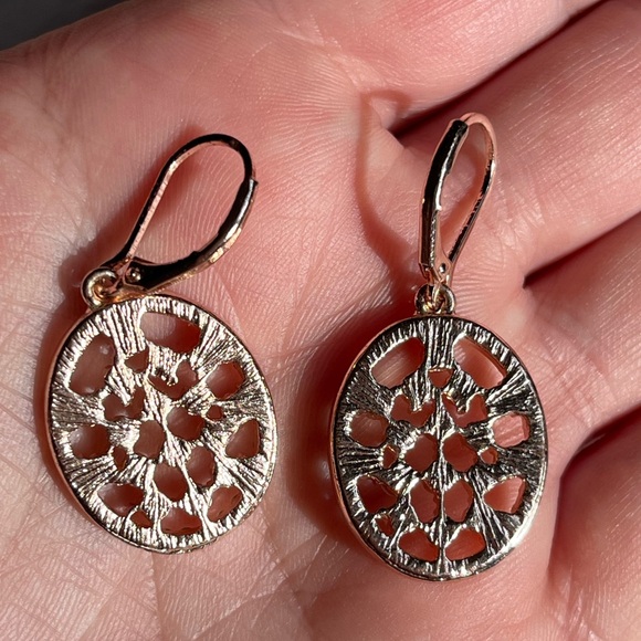 Rose gold tone dangle earrings | pink, purple and white stones - Picture 4 of 6